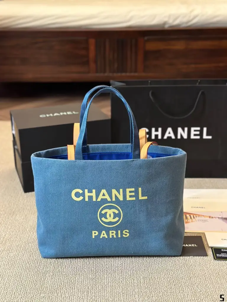 CC new arrival Vintage 24k tote bag size: 33*25 cm - image 1