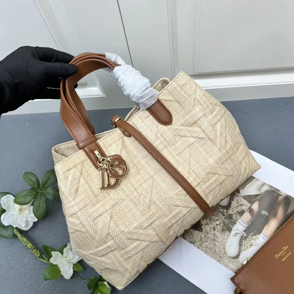 D new arrival groove tote bag size:  29*19*21 cm - image 1