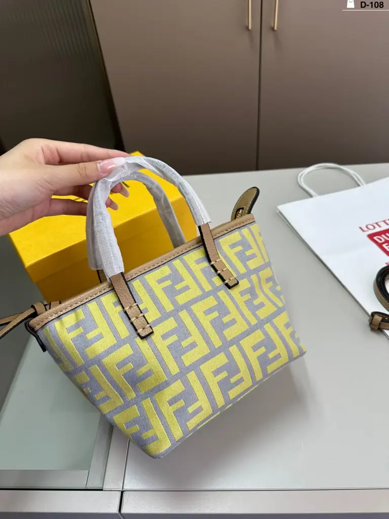 FEN Origami new arrival tote bag size:18*11*15 cm - image 1