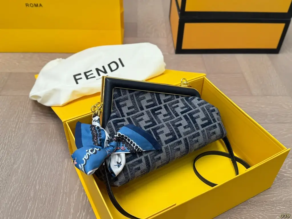 Fen new arrival First bag size: 23 * 17 cm - image 1