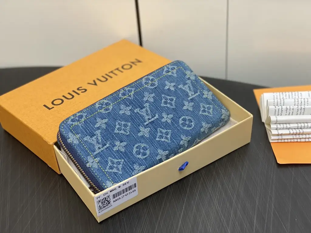Louis new arrival Zippy Monogram denim wallet size: 19.5*10.5*2.5cm - image 1