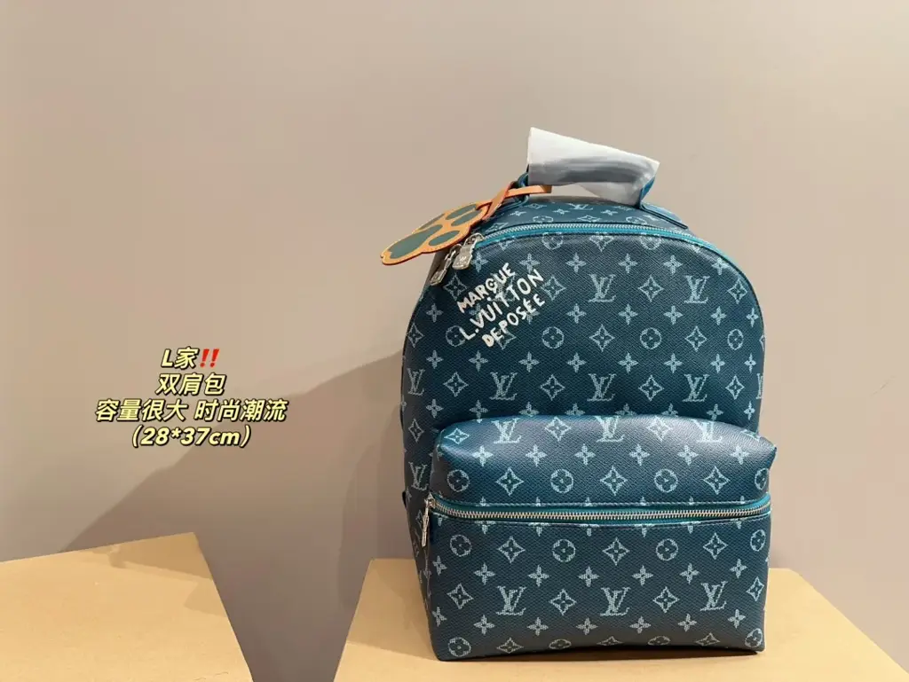 Louis new arrival men backpack bag size;28* 37 cm - image 1