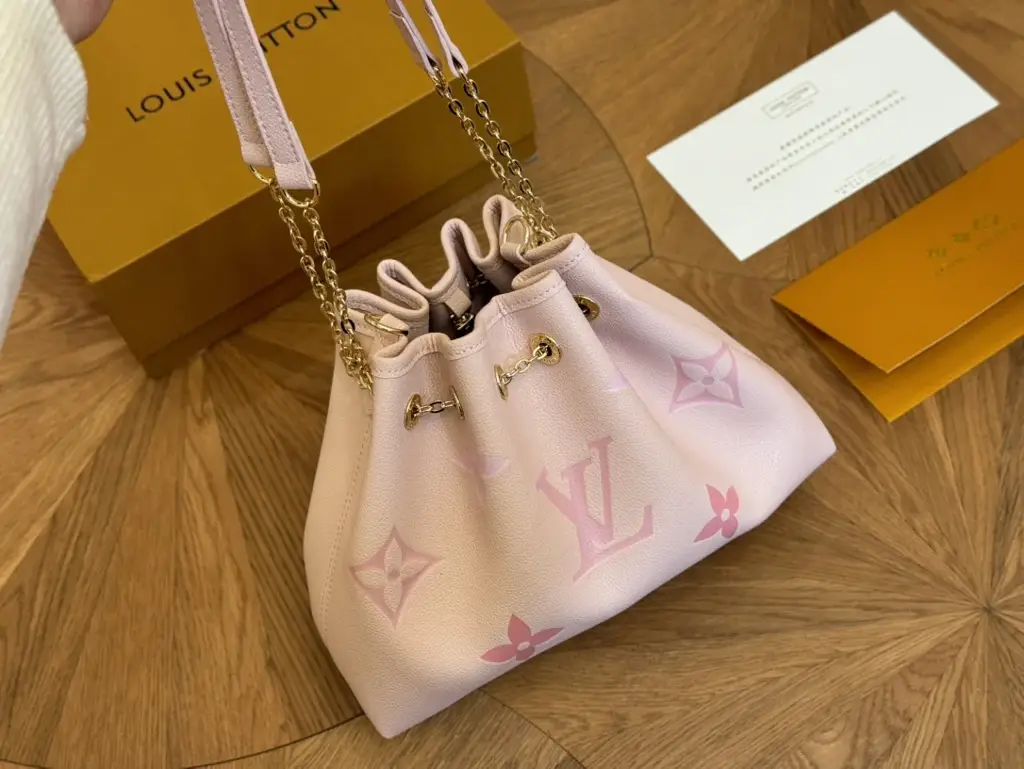 Louis new arrival summer bucket bag size: 29*22cm - image 1