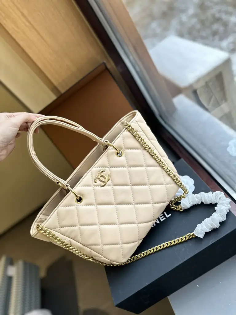 CC 23B new arrival tote bag size : 25 cm - image 1