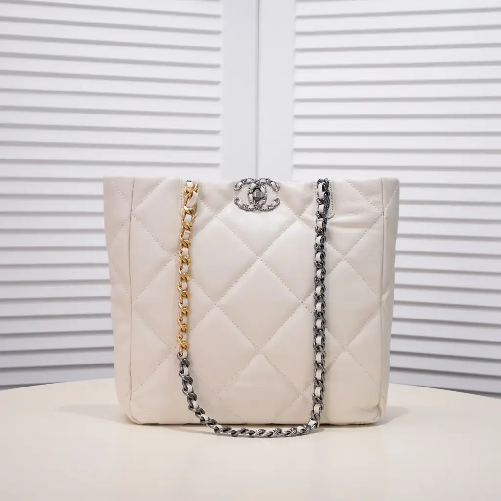 CC 22b 19 BAG tote - image 1