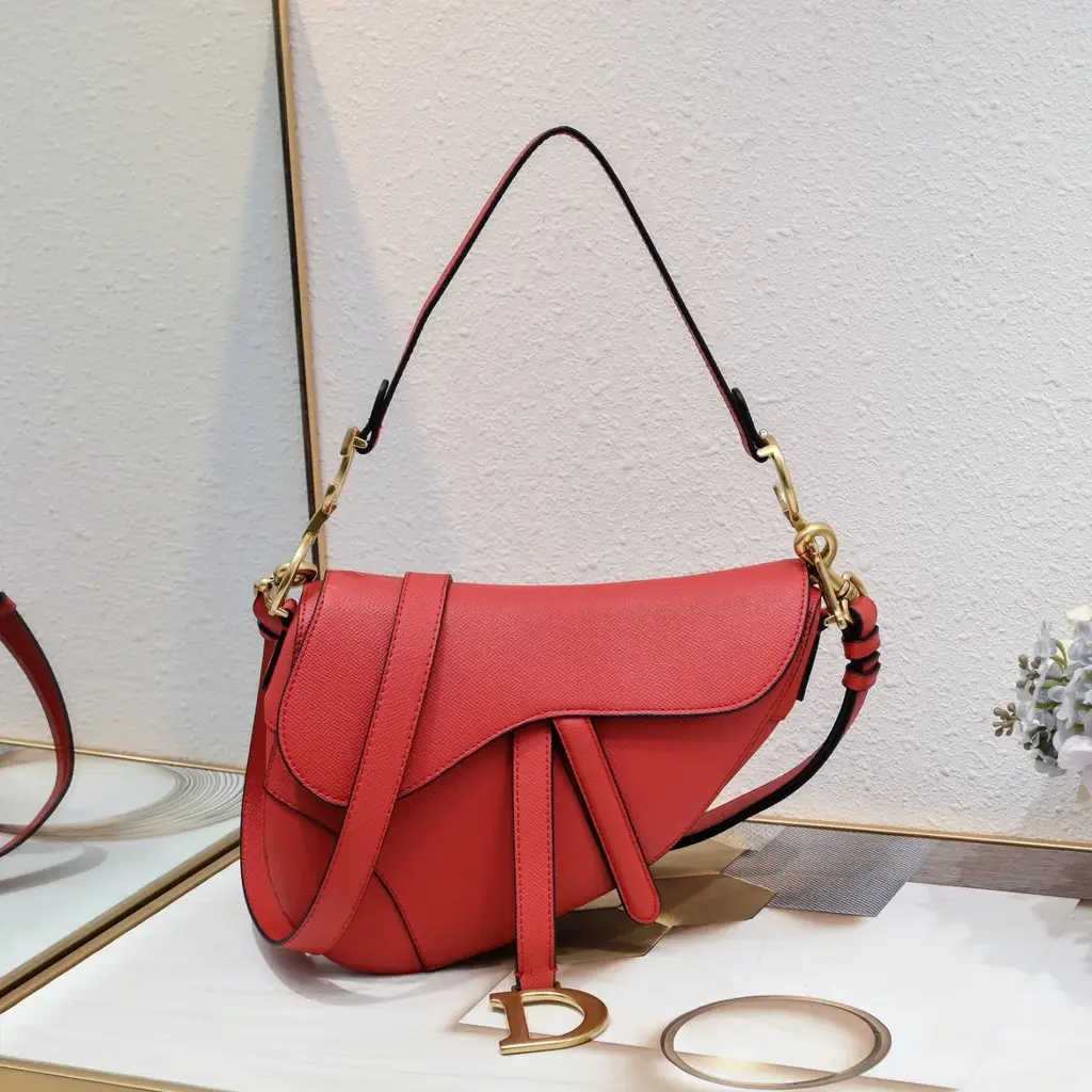 D saddle Be a classic with classics bag size: 25.5 x 20 x 6.5 cm - image 1