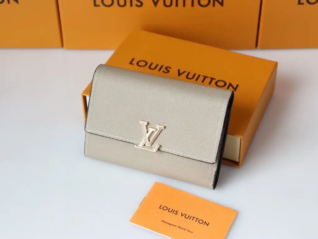 Louis new arrival Capucines wallet size : 13.5*9.5*1.5cm - image 1