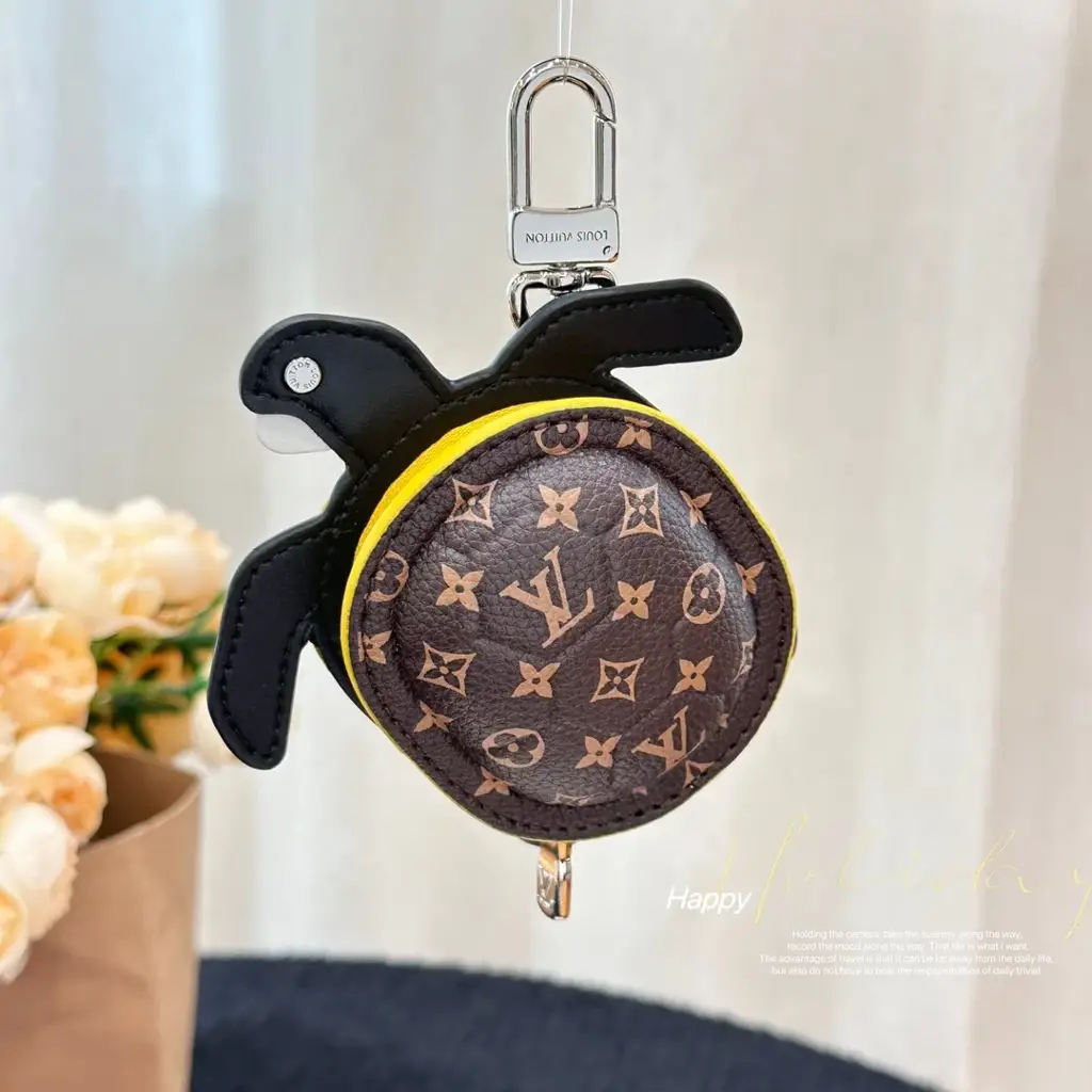 Louis new arrival Turtle Pouch key wallet - image 1
