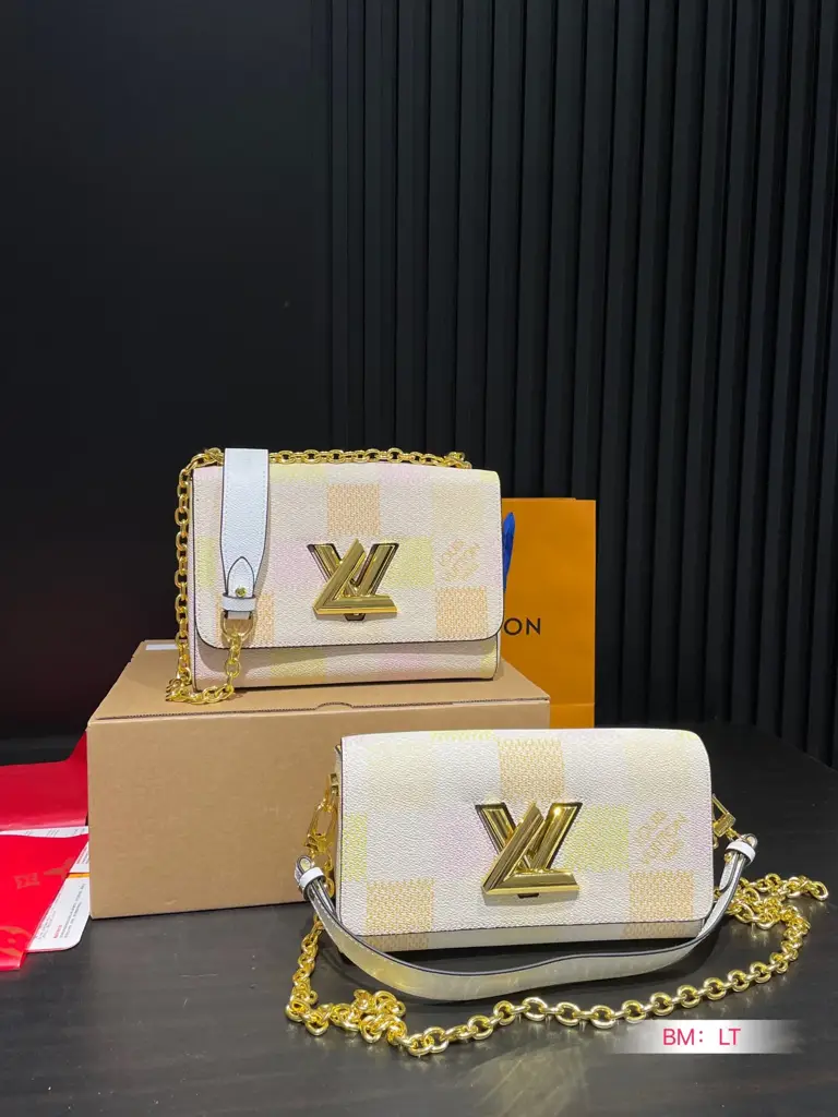 Louis new arrival twist women bag - image 1