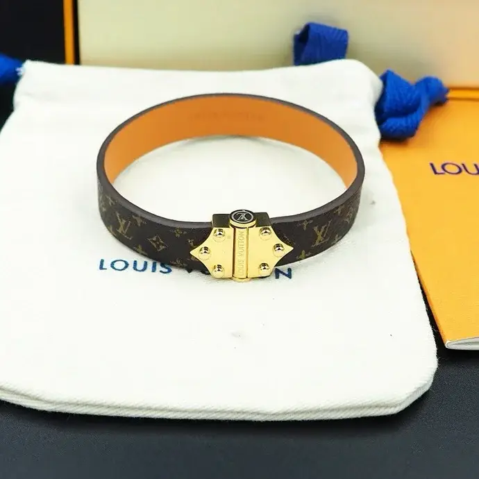 louis New Arrival Bracelet 0014 - image 1