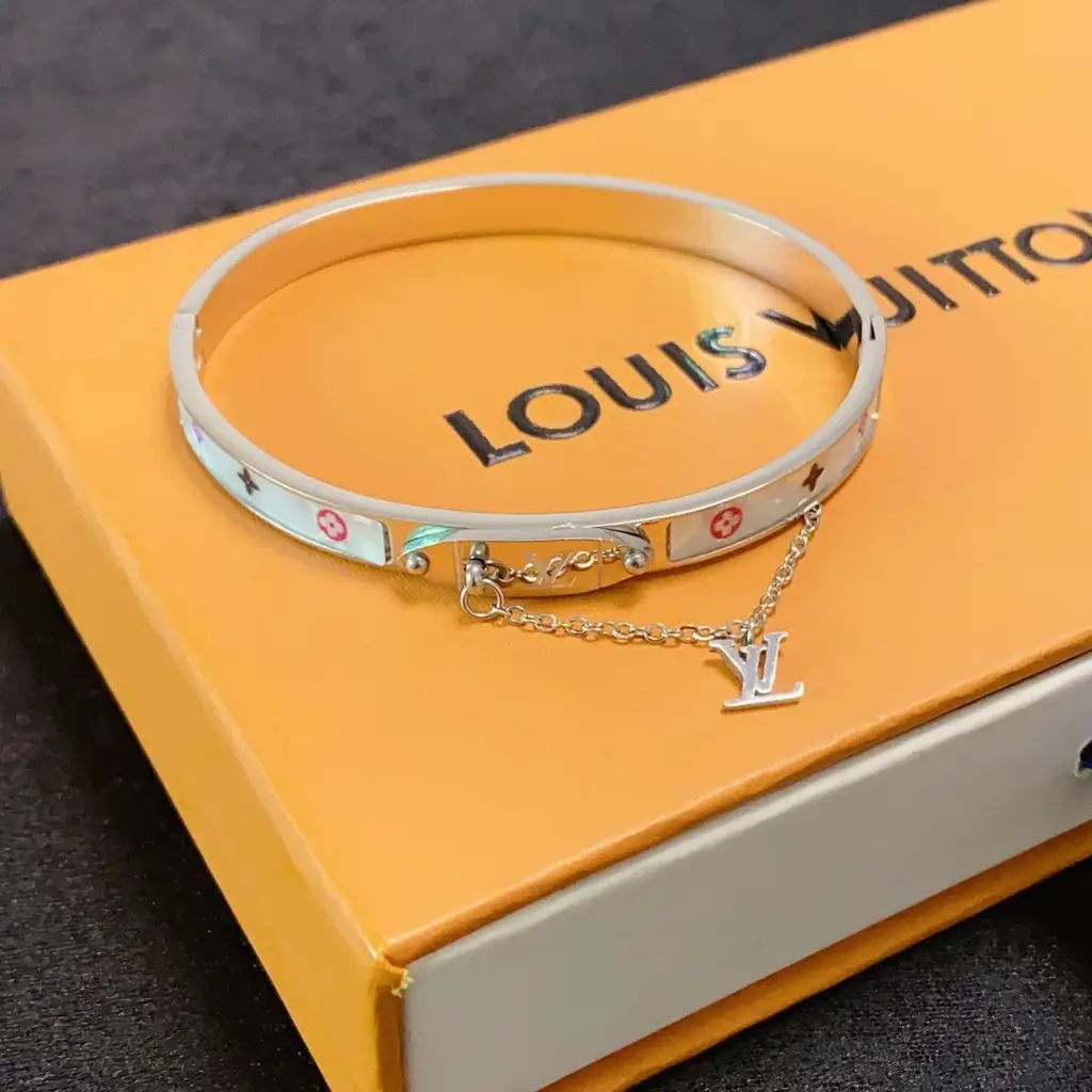louis New Arrival Bracelet 0015 - image 1